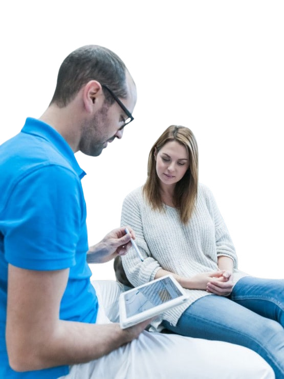 Dr. Umut Köklü im Beratungsgespräch mit einer Patientin